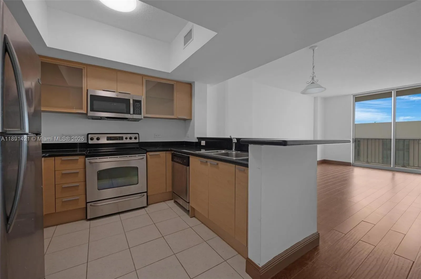 Hollywood, Florida 33020, United States, 1 Bedroom Bedrooms, ,1 BathroomBathrooms,Residential,Active,223432