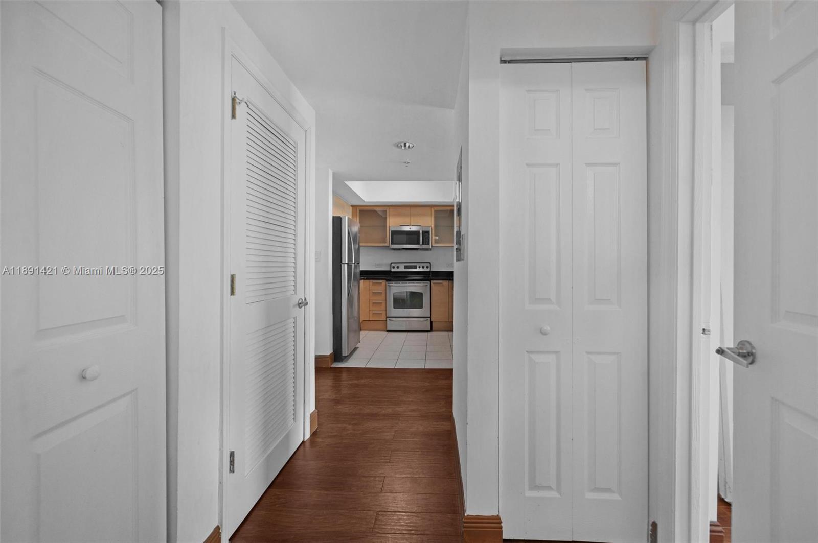 HOLLYWOOD STATION RES CON - Residential