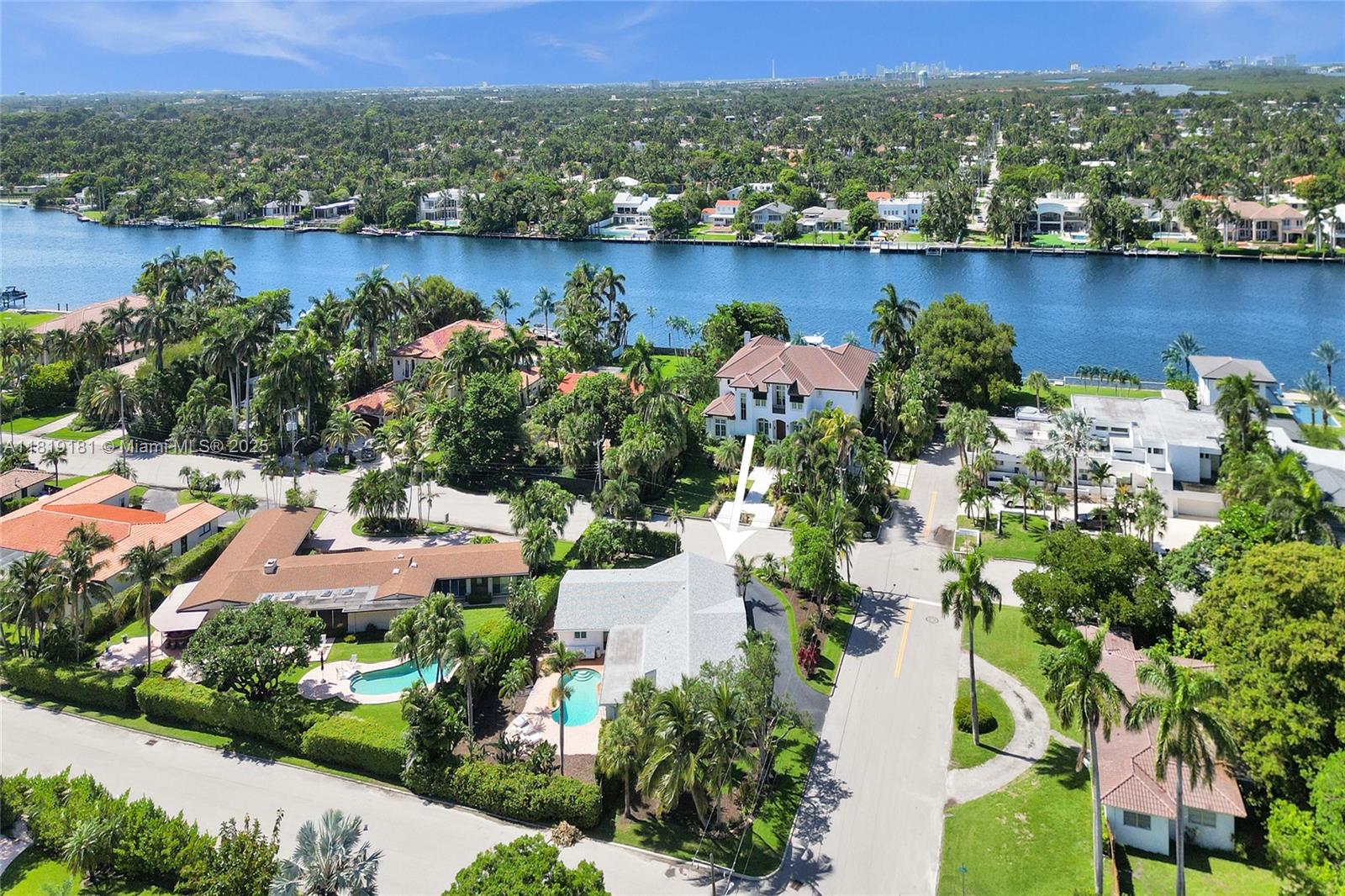 1000 S Southlake Dr, Hollywood, Broward County, Florida - 4 Bedrooms  
4 Bathrooms - 