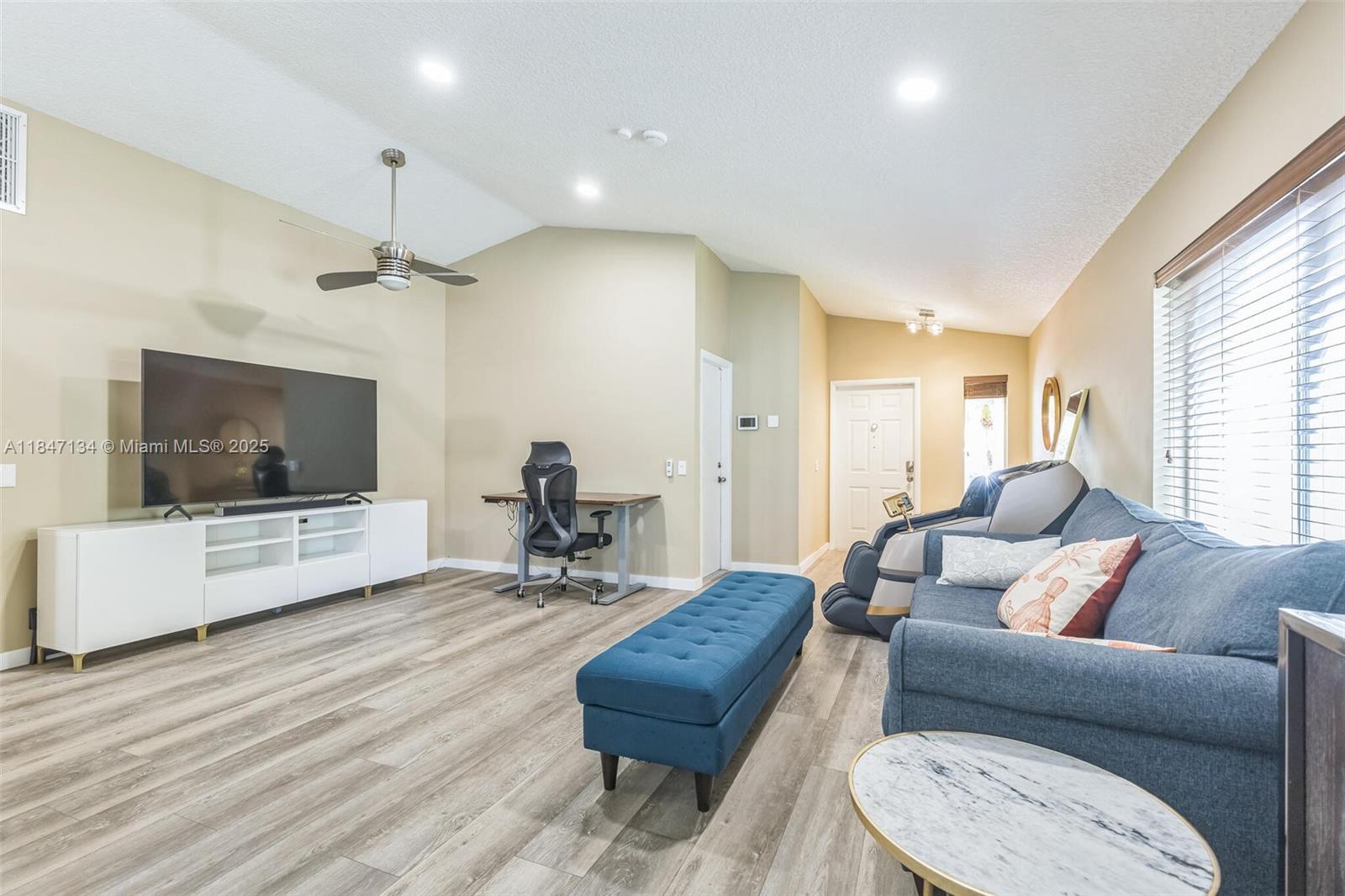 1485 Mira Vista Cir, Weston, FL, 33327/$649,999 2 1485 Mira Vista Cir