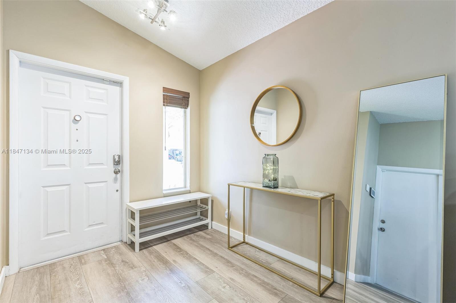 1485 Mira Vista Cir, Weston, FL, 33327/$649,999 3 1485 Mira Vista Cir