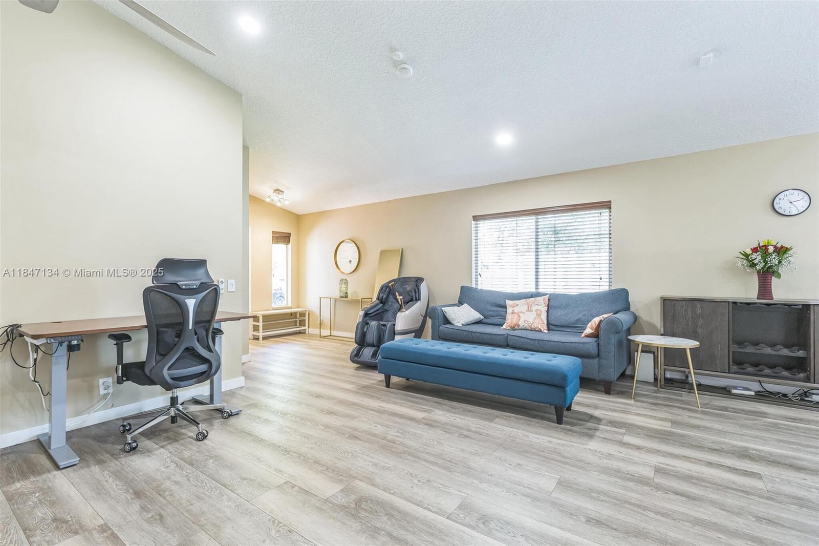 1485 Mira Vista Cir, Weston, FL, 33327/$649,999 4 1485 Mira Vista Cir