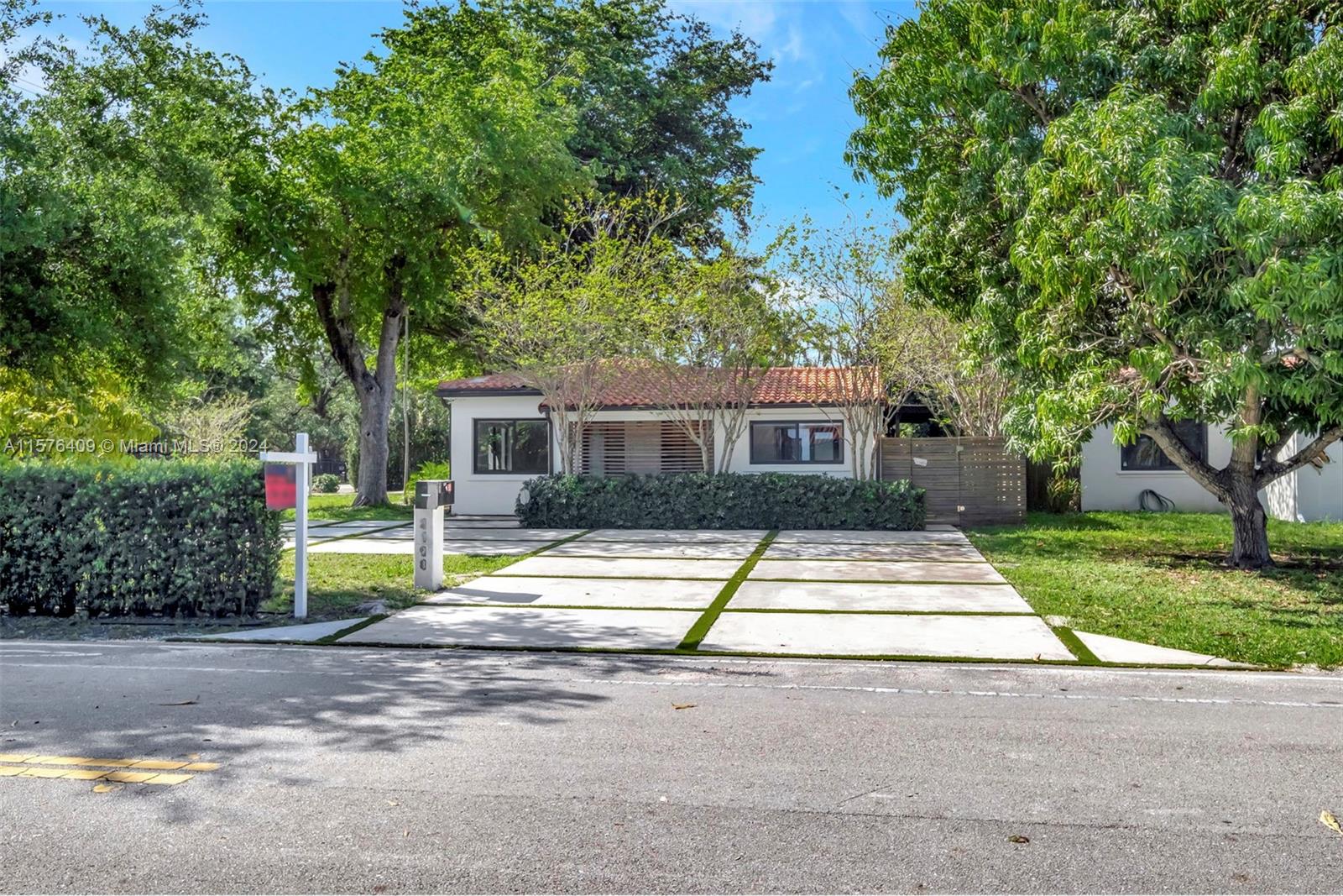 Property for Sale at 2198 Ne 183rd St, North Miami Beach, Miami-Dade County, Florida - Bedrooms: 3 
Bathrooms: 4  - $799,500