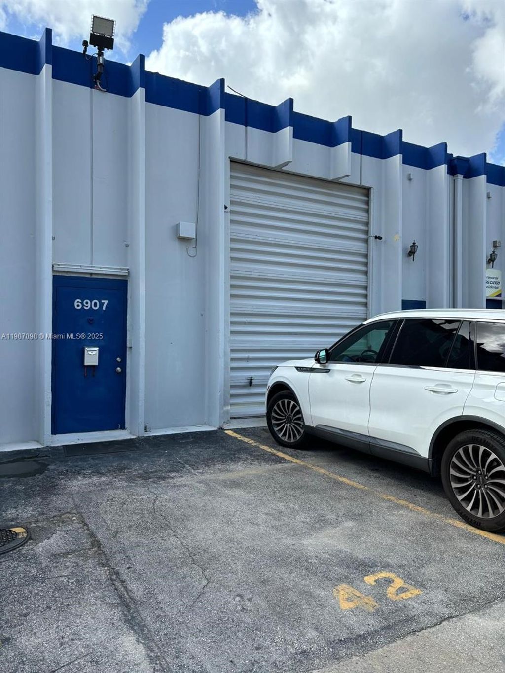 Photo of 6907 NW 43rd St #6907, Miami, FL 33166 (MLS # A11907898)