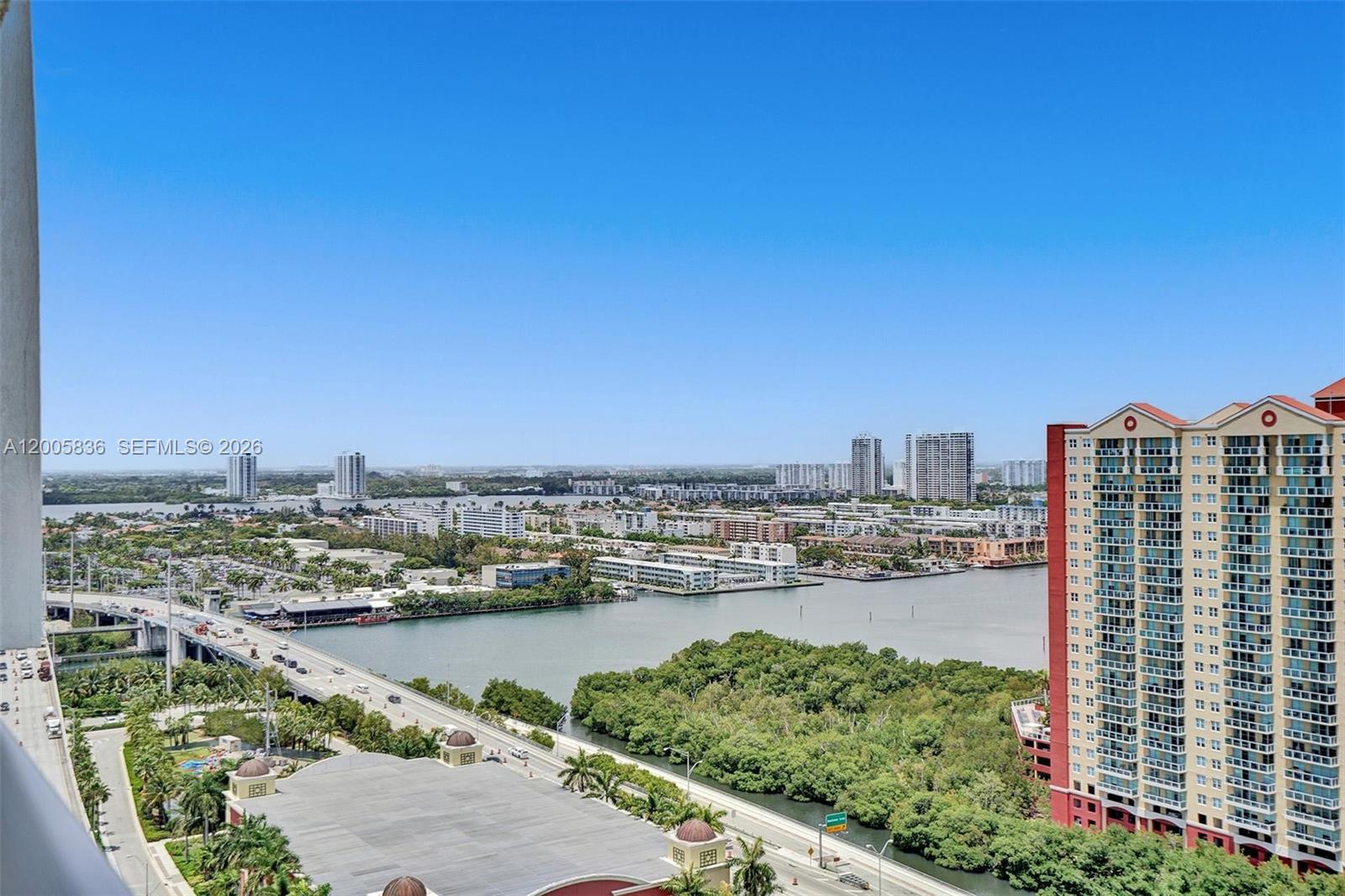 PARQUE TOWERS CONDO - Residential