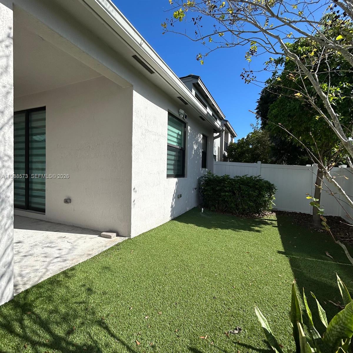 RESIDENCES AT PALM AIRE - Residential Lease