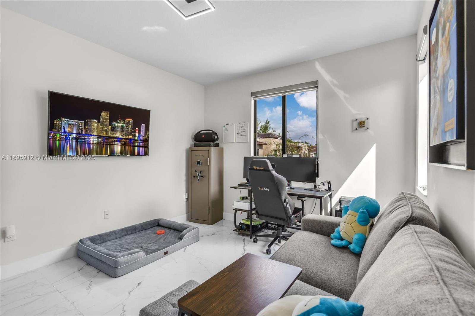 DOWNTOWN DORAL SOUTH PHAS - Residential