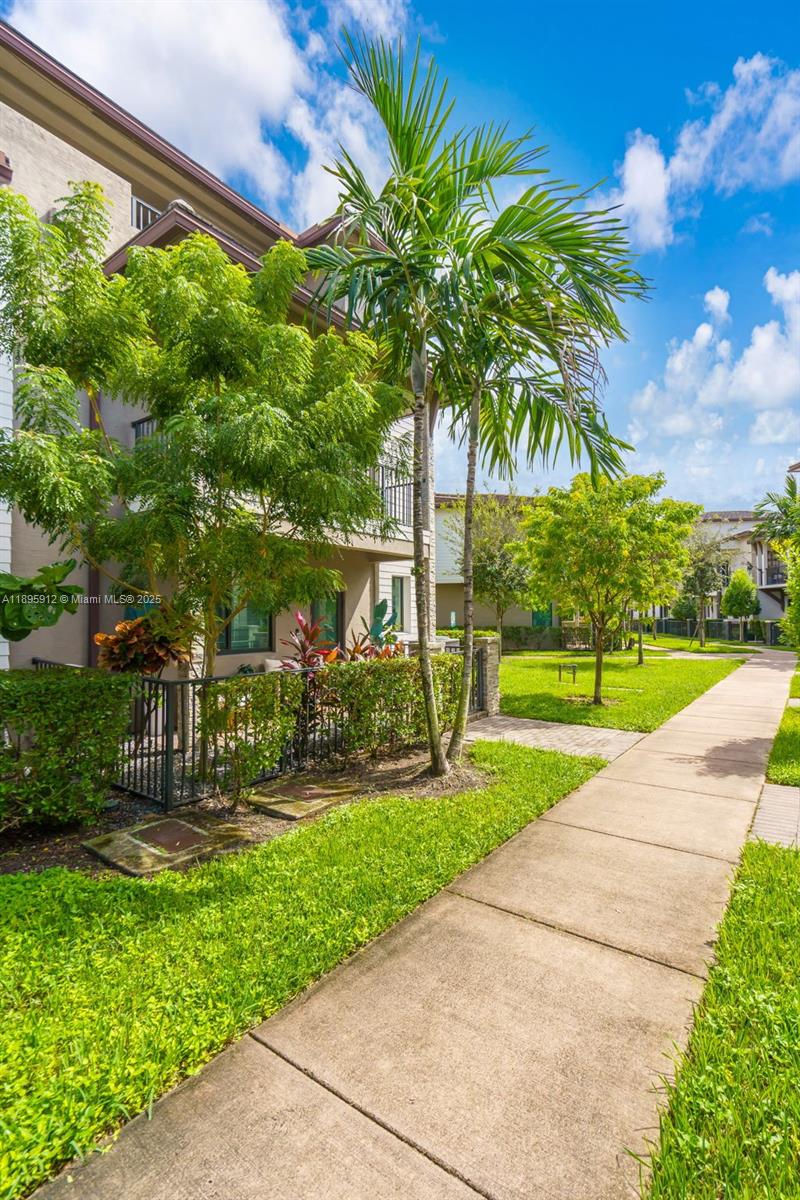 DOWNTOWN DORAL SOUTH PHAS - Residential