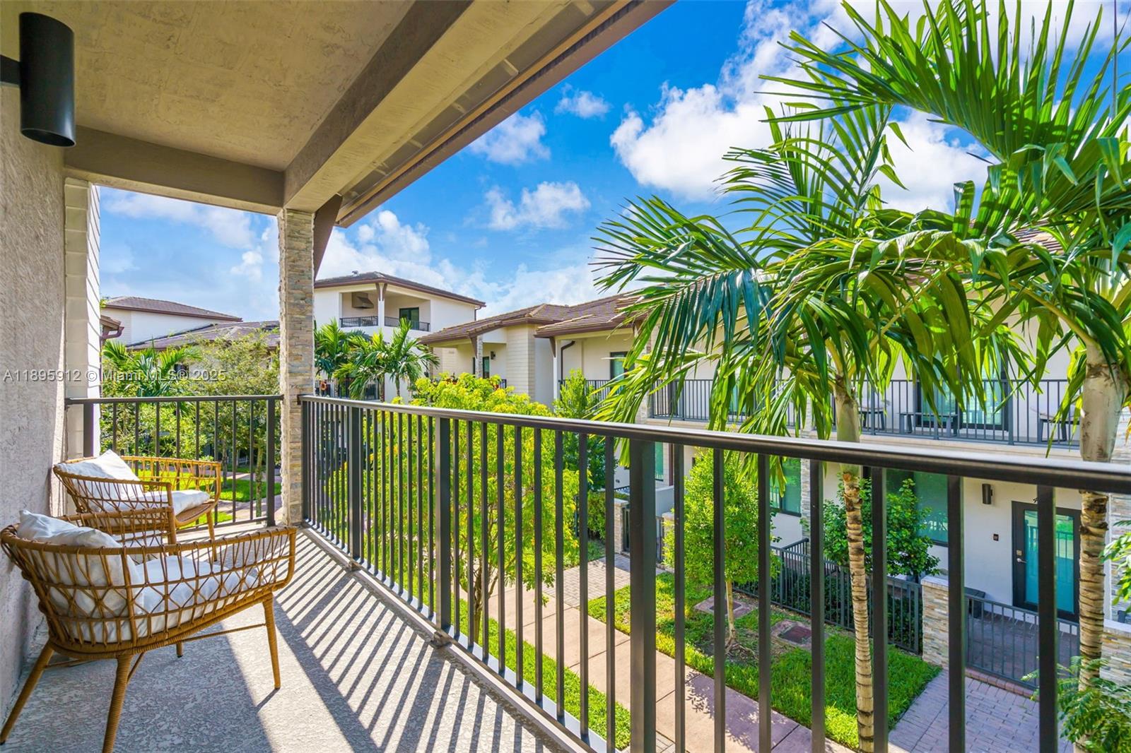 DOWNTOWN DORAL SOUTH PHAS - Residential