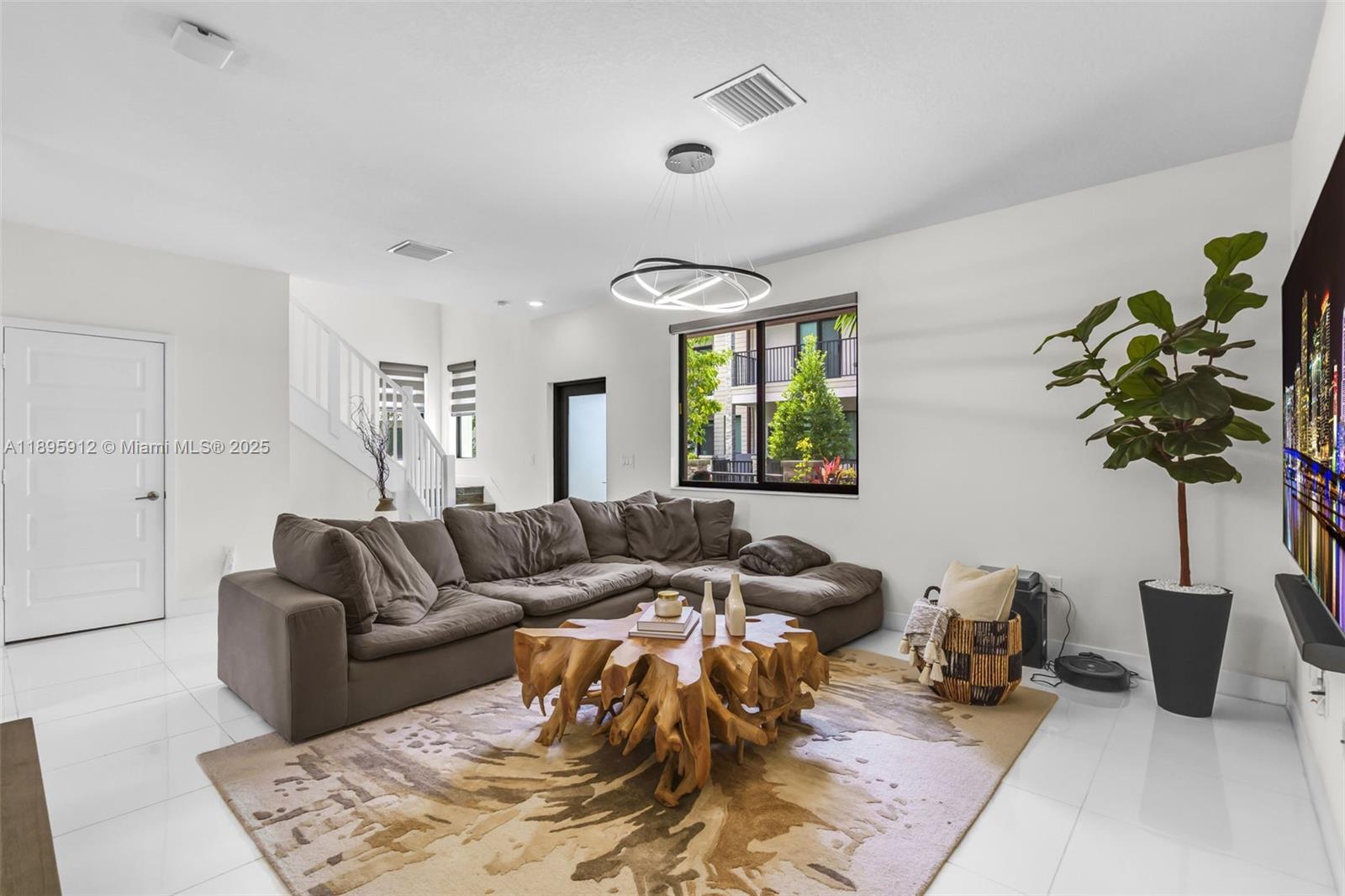 DOWNTOWN DORAL SOUTH PHAS - Residential