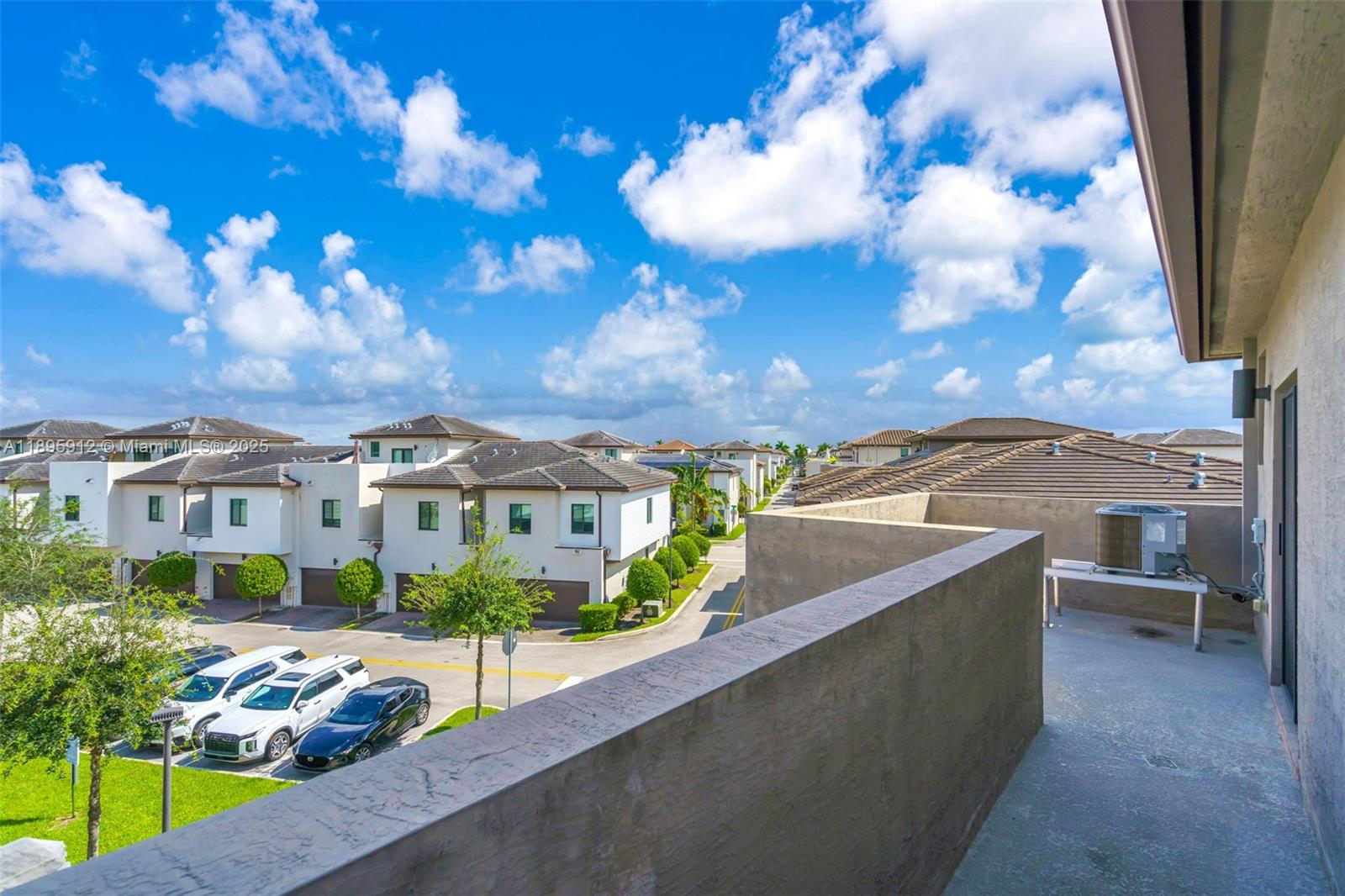 DOWNTOWN DORAL SOUTH PHAS - Residential