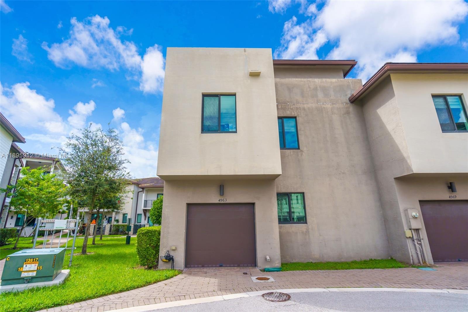 DOWNTOWN DORAL SOUTH PHAS - Residential