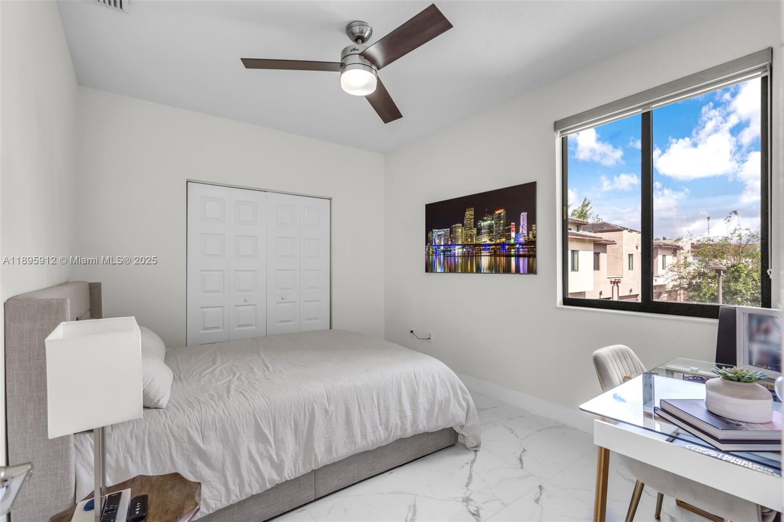DOWNTOWN DORAL SOUTH PHAS - Residential
