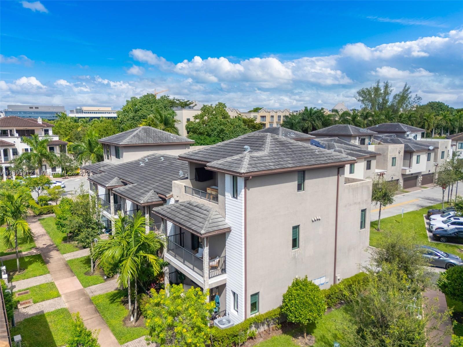 DOWNTOWN DORAL SOUTH PHAS - Residential