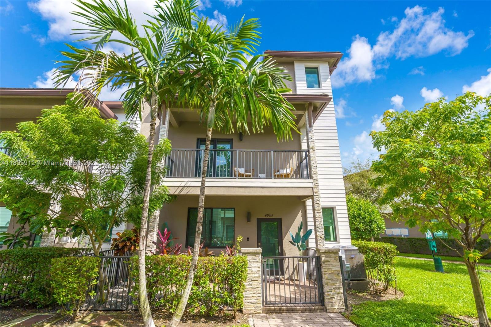 Welcome to your modern and luxury townhome in Urbana Doral! This 3-floor gem offers a comfortable and convenient living experience. From top to bottom, every detail has been carefully crafted to provide a comfortable and stylish living experience, This 4 bedroom 2 bathroom townhome features tile flooring, stainless steel appliances, large bedrooms including walk-in closets and more! This home is designed for easy living. The highlight? The top floor terrace where you can relax and unwind with stunning views. Don't miss out on this opportunity to live in the exclusive community of Urbana Doral. Schedule a viewing today!