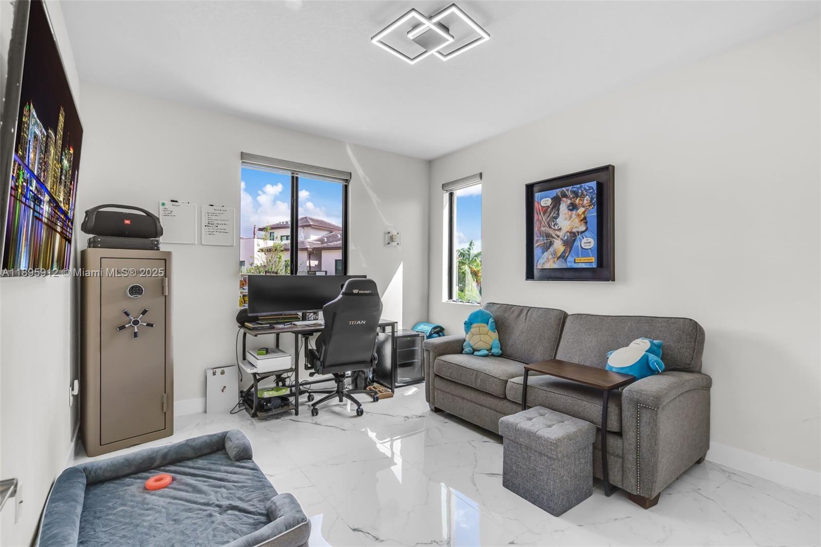 DOWNTOWN DORAL SOUTH PHAS - Residential