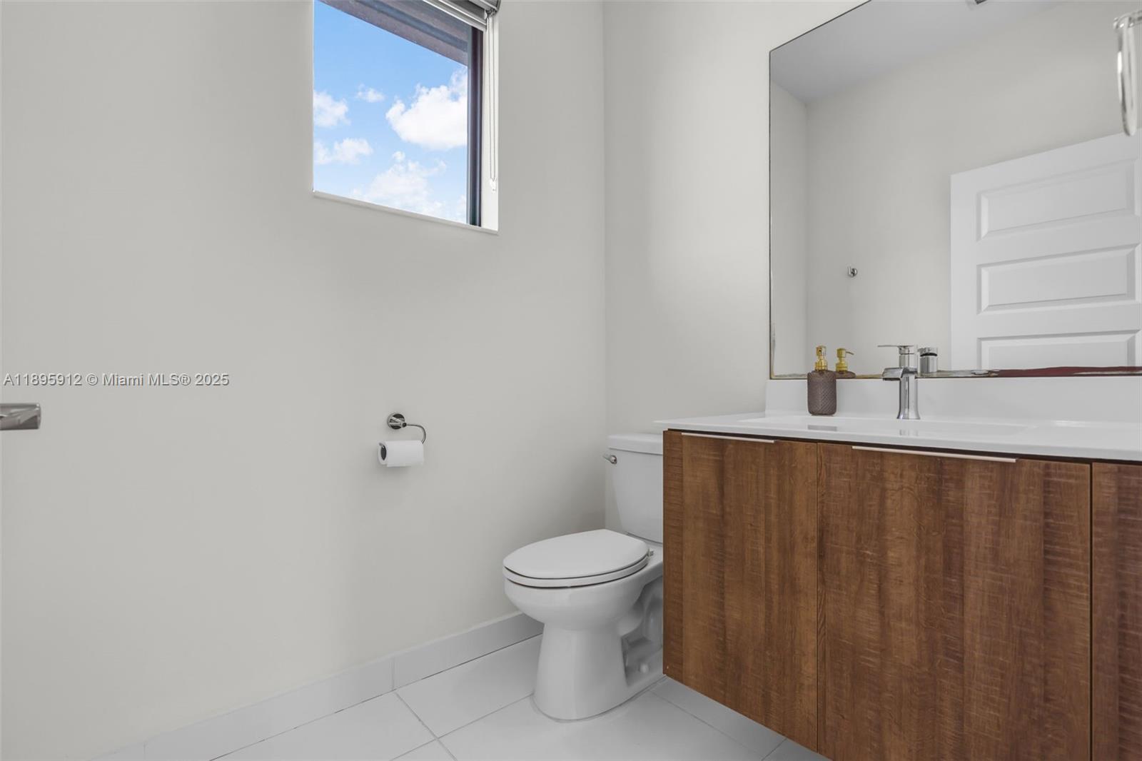 DOWNTOWN DORAL SOUTH PHAS - Residential