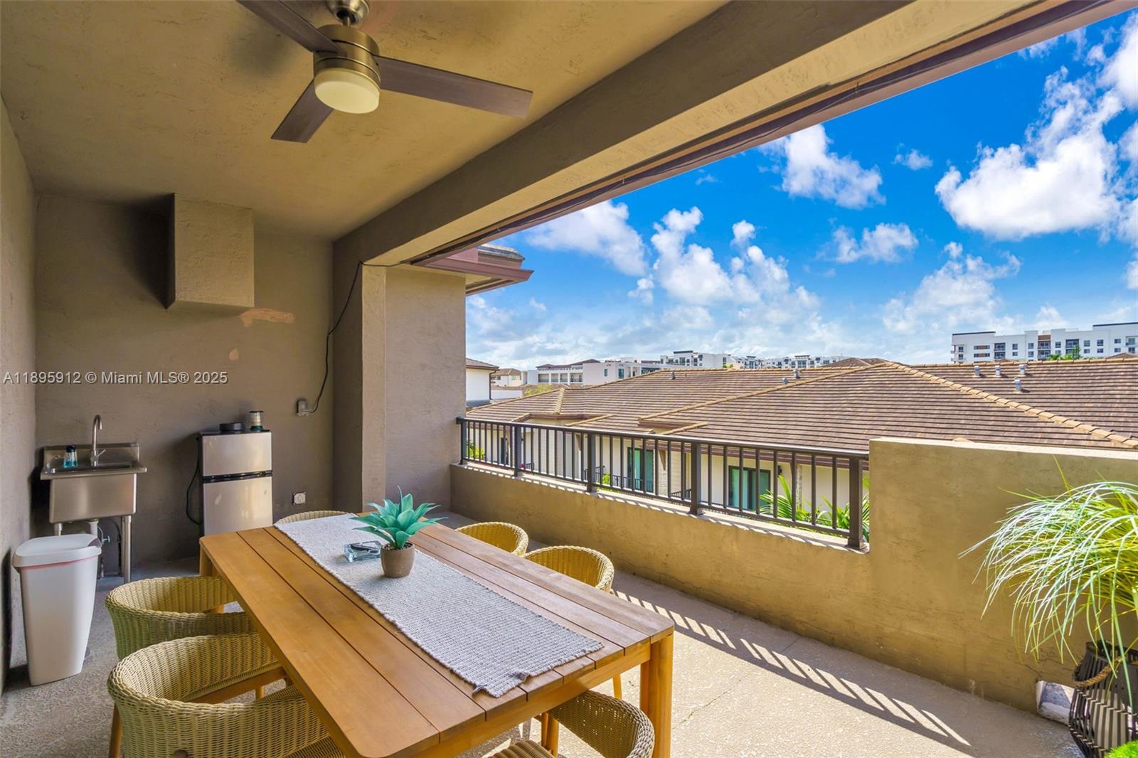 DOWNTOWN DORAL SOUTH PHAS - Residential