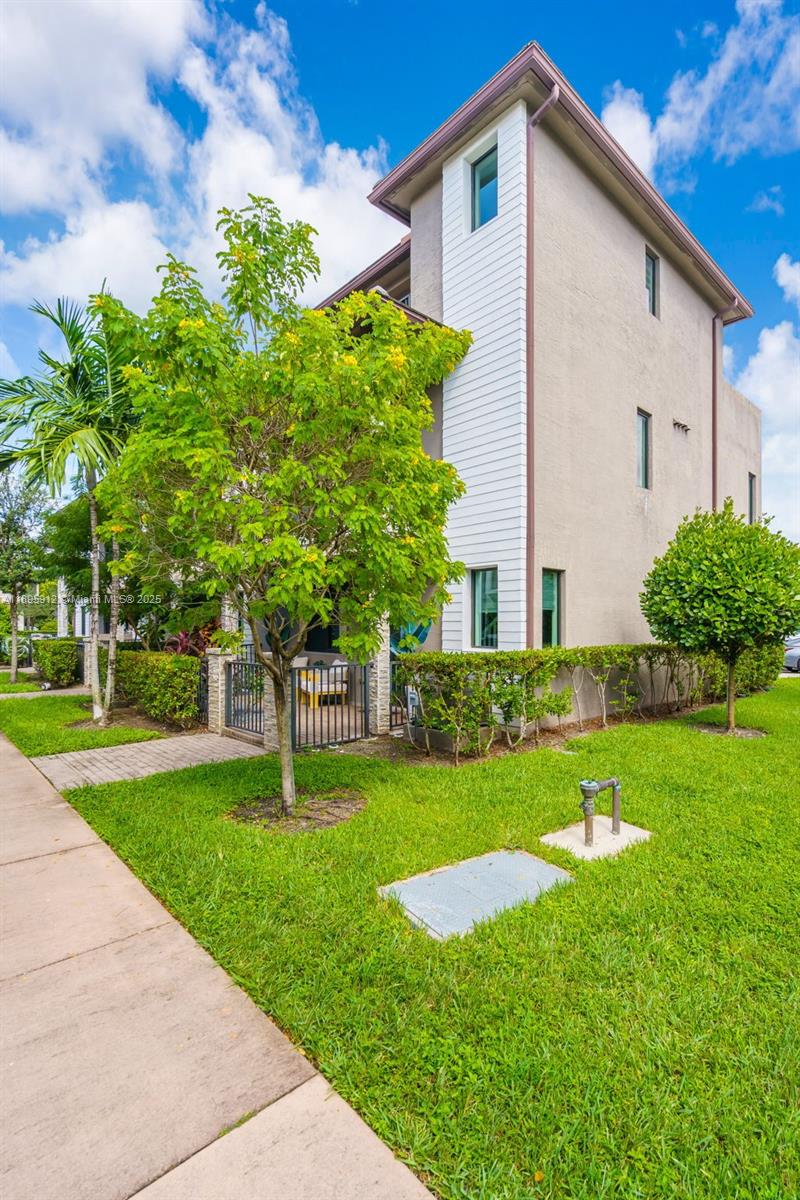 DOWNTOWN DORAL SOUTH PHAS - Residential