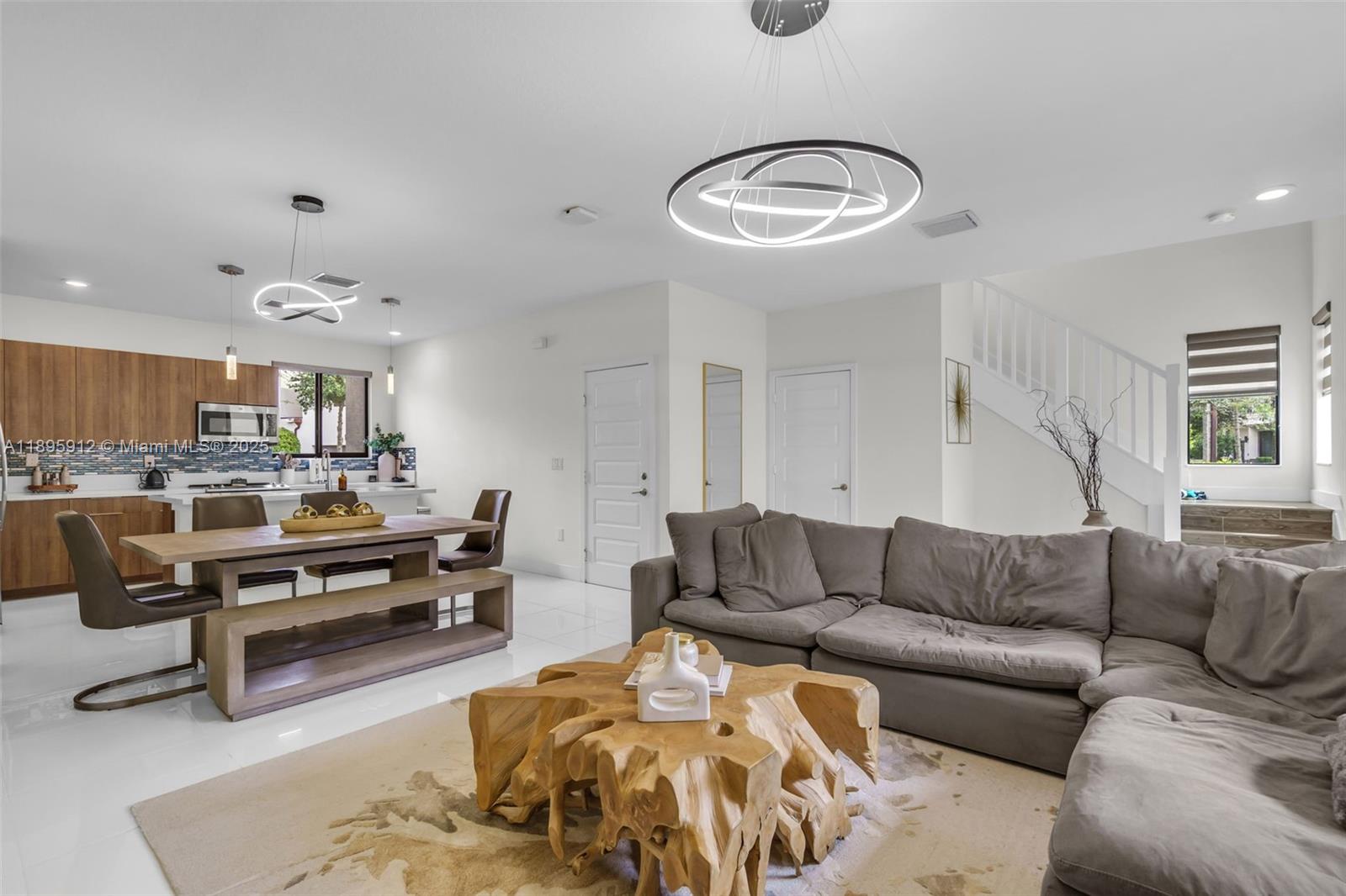 DOWNTOWN DORAL SOUTH PHAS - Residential