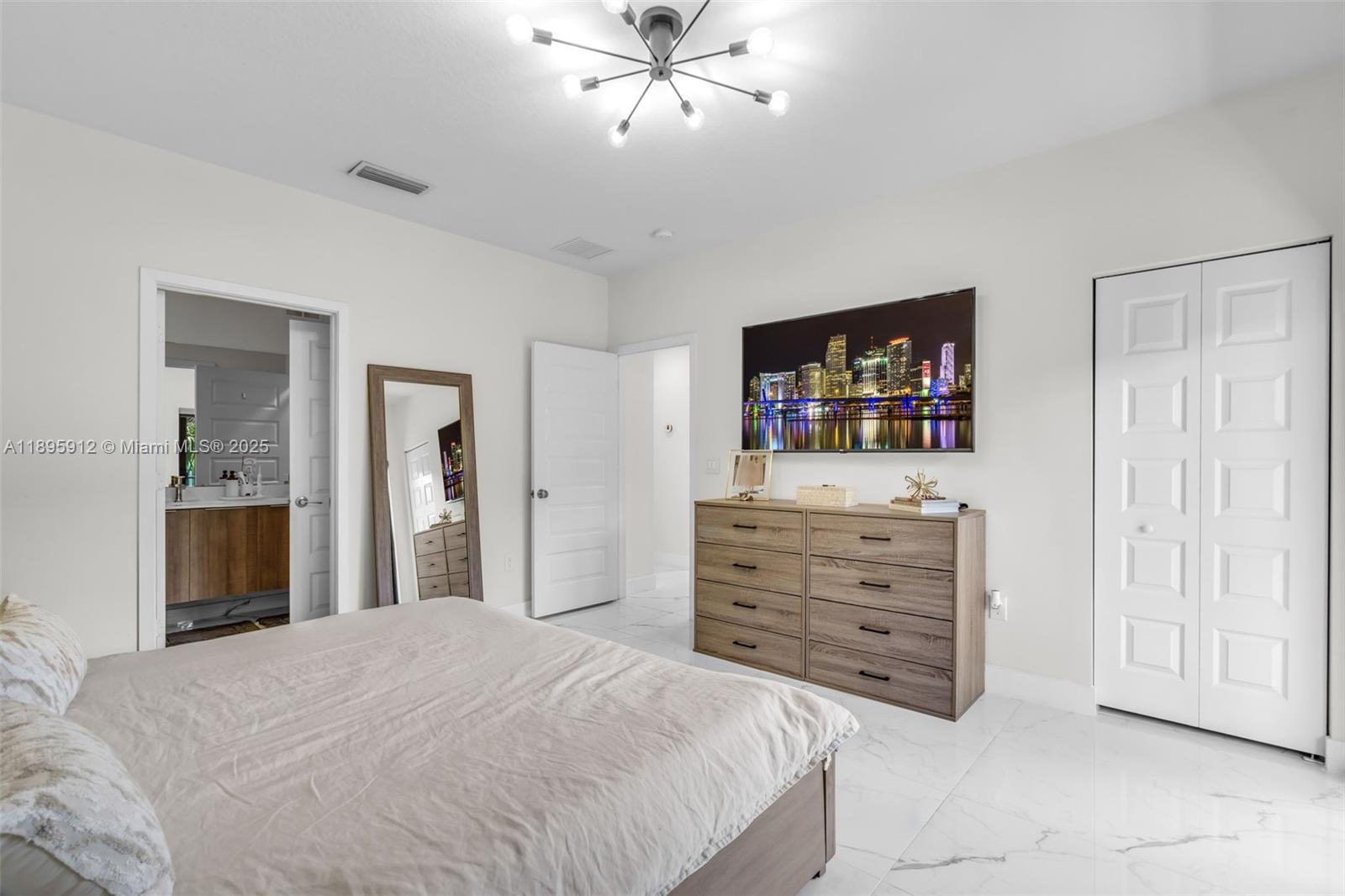 DOWNTOWN DORAL SOUTH PHAS - Residential
