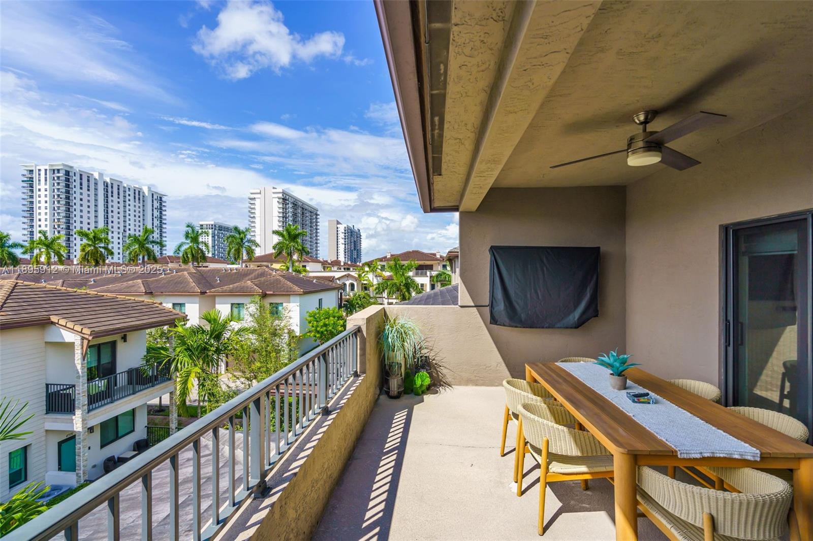 DOWNTOWN DORAL SOUTH PHAS - Residential
