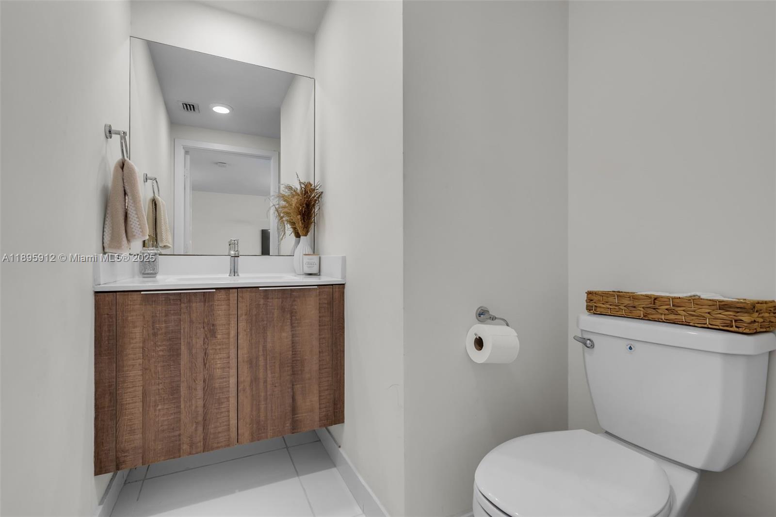 DOWNTOWN DORAL SOUTH PHAS - Residential