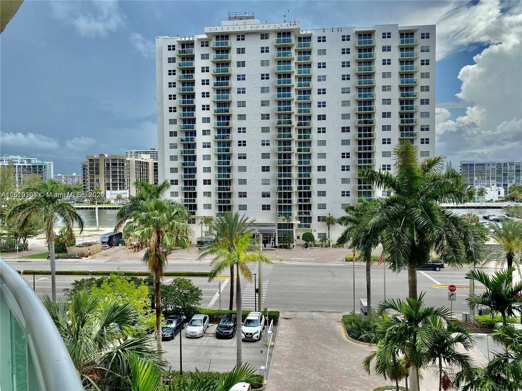 Photo of 3001 S Ocean Dr #533, Hollywood, FL 33019 (MLS # A11510105)
