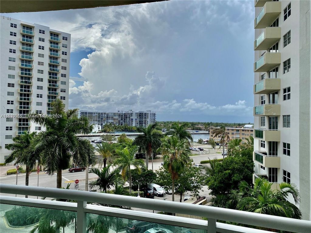 Photo of 3001 S Ocean Dr #533, Hollywood, FL 33019 (MLS # A11510105)