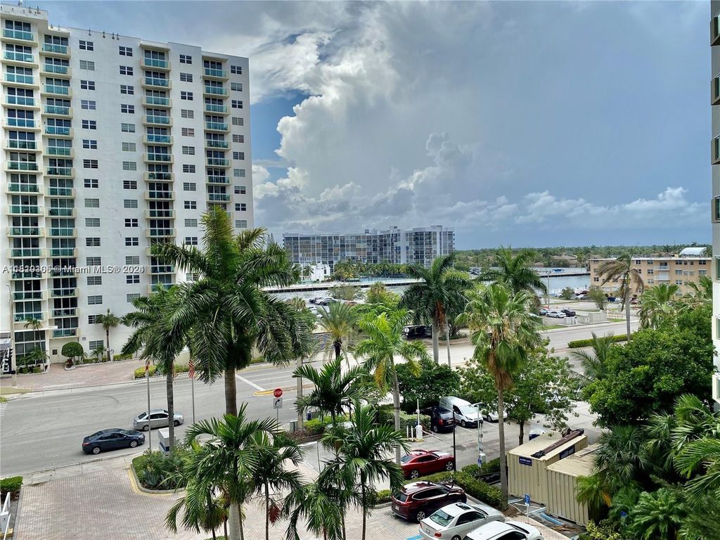 Photo of 3001 S Ocean Dr #533, Hollywood, FL 33019 (MLS # A11510105)