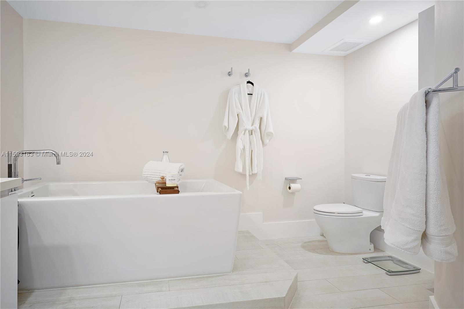 CARBONELL CONDO - Residential