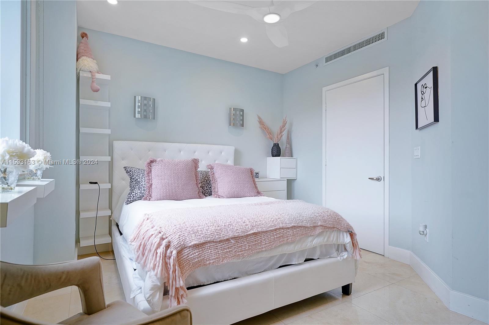 CARBONELL CONDO - Residential