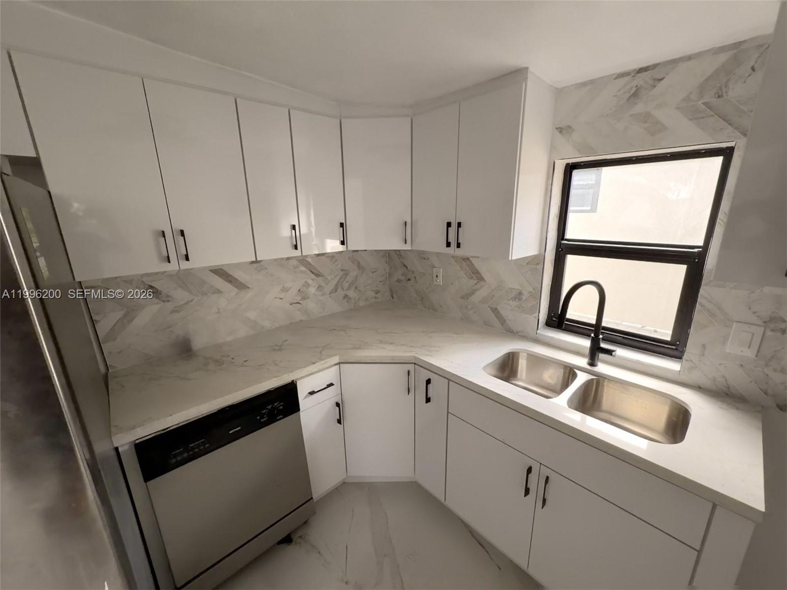 N MIAMI ESTATES - Residential