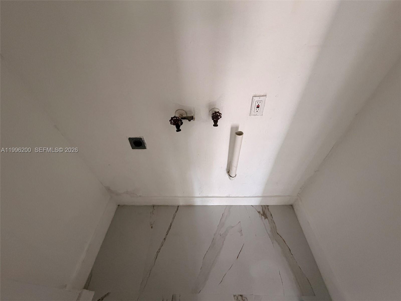 N MIAMI ESTATES - Residential