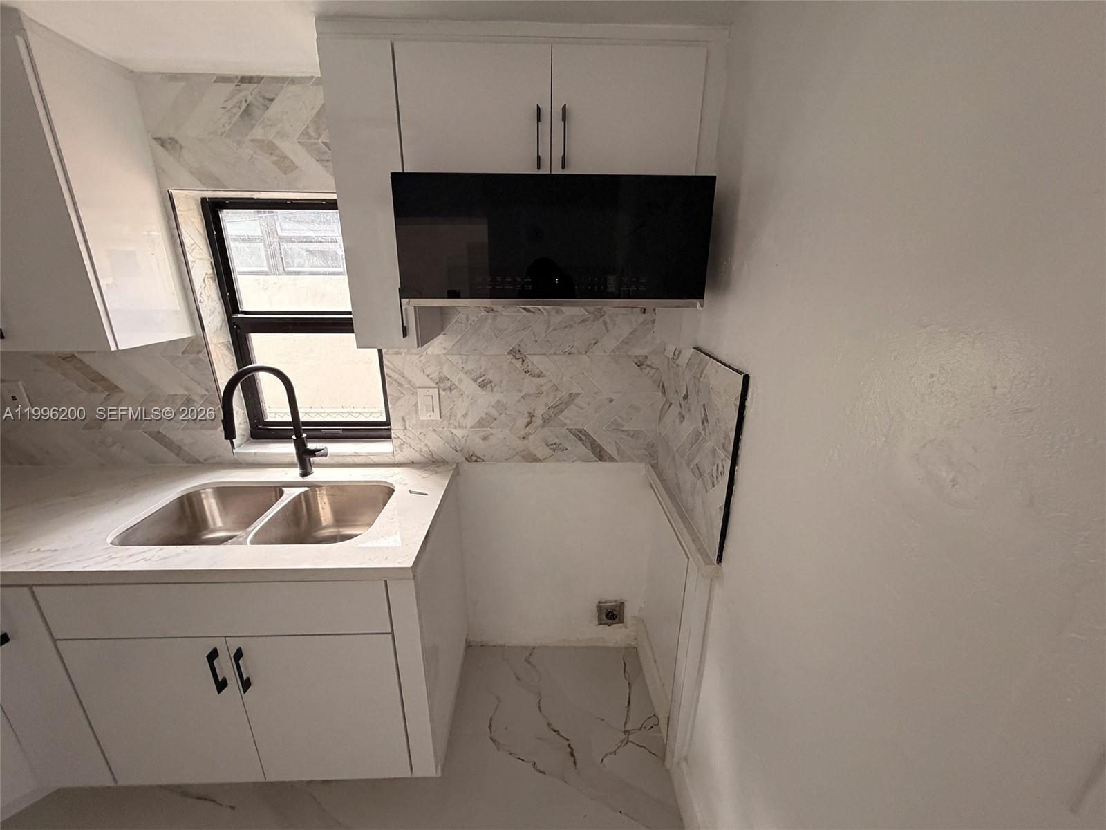 N MIAMI ESTATES - Residential