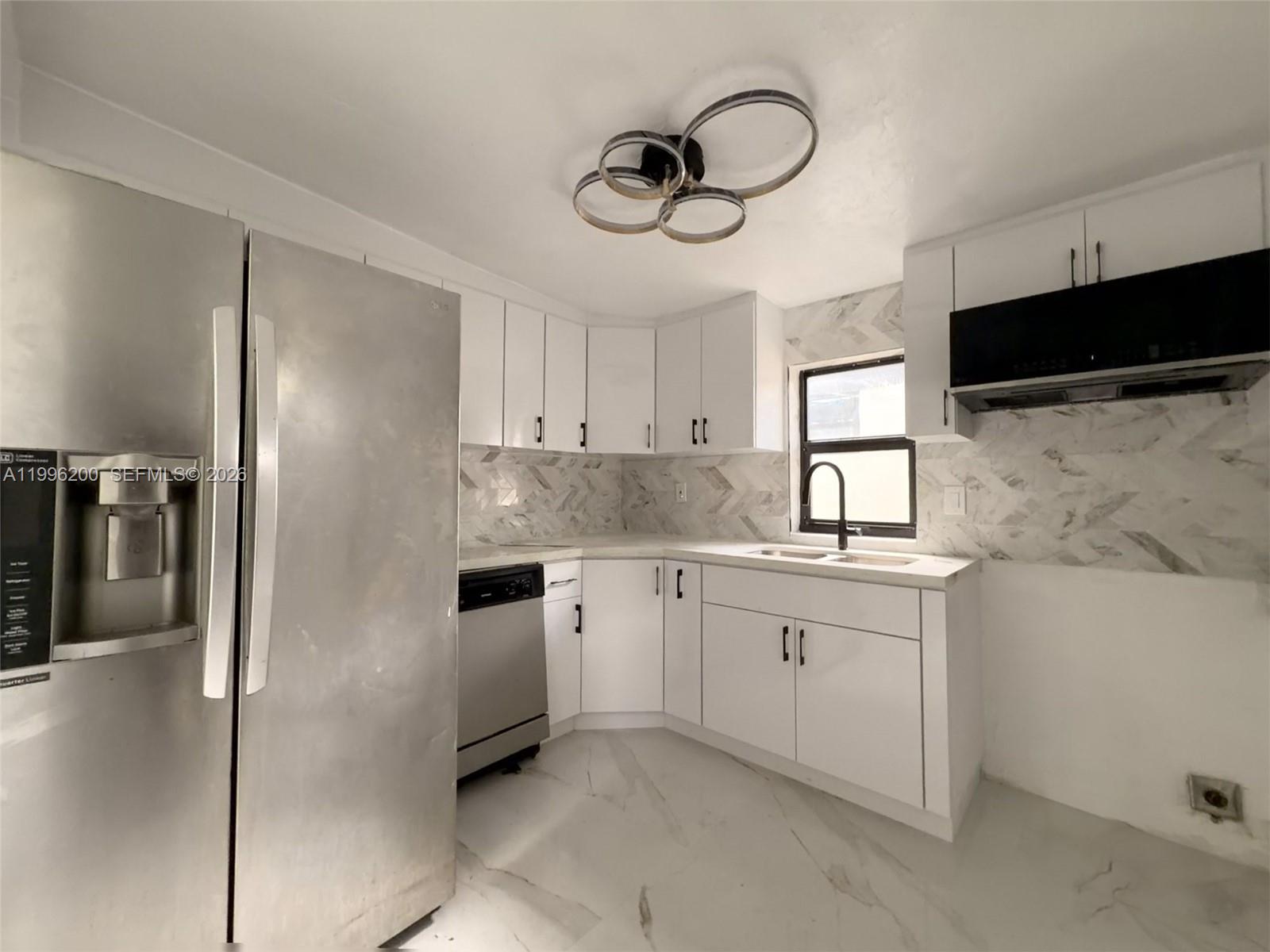 N MIAMI ESTATES - Residential