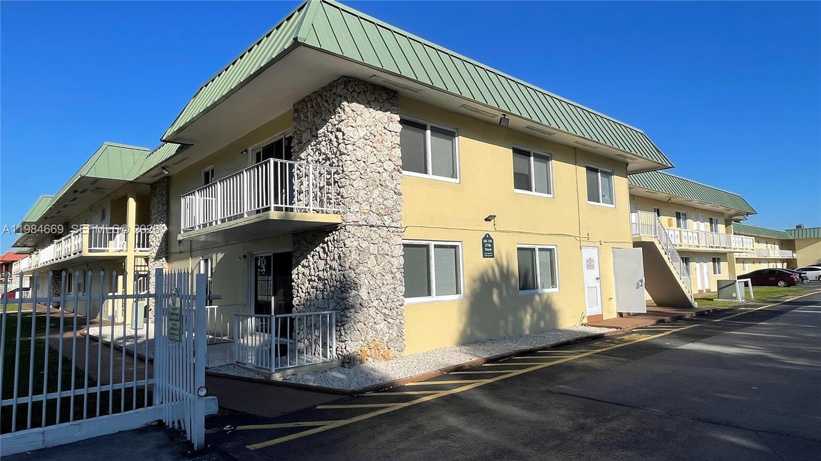 NEW WORLD CONDO APTS IV - Residential