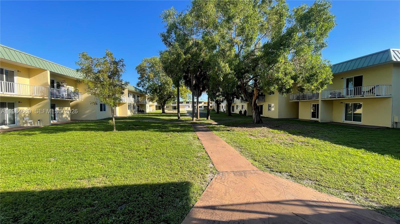 NEW WORLD CONDO APTS IV - Residential