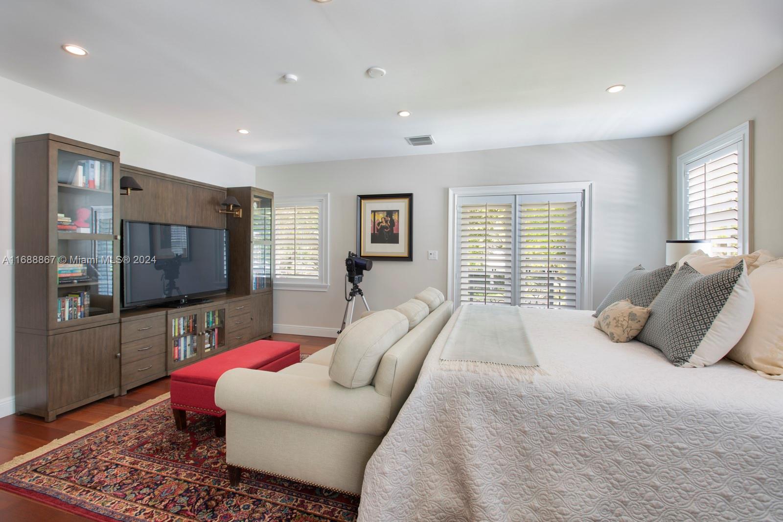 CORAL GABLES C C SEC 3 - Residential Lease
