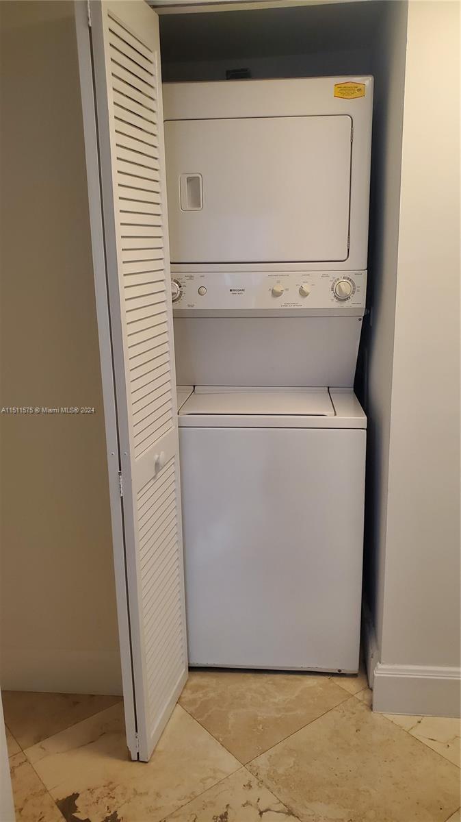 THE MUTINY CONDO - Residential Lease