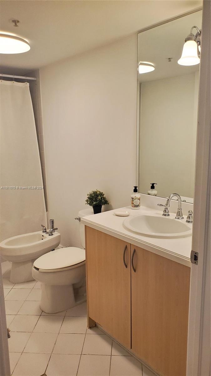 THE MUTINY CONDO - Residential Lease