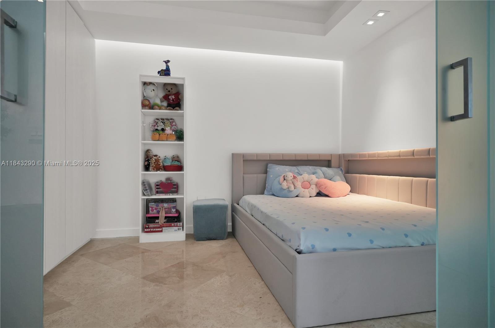 JADE RESIDENCES AT BRICKE - Residential