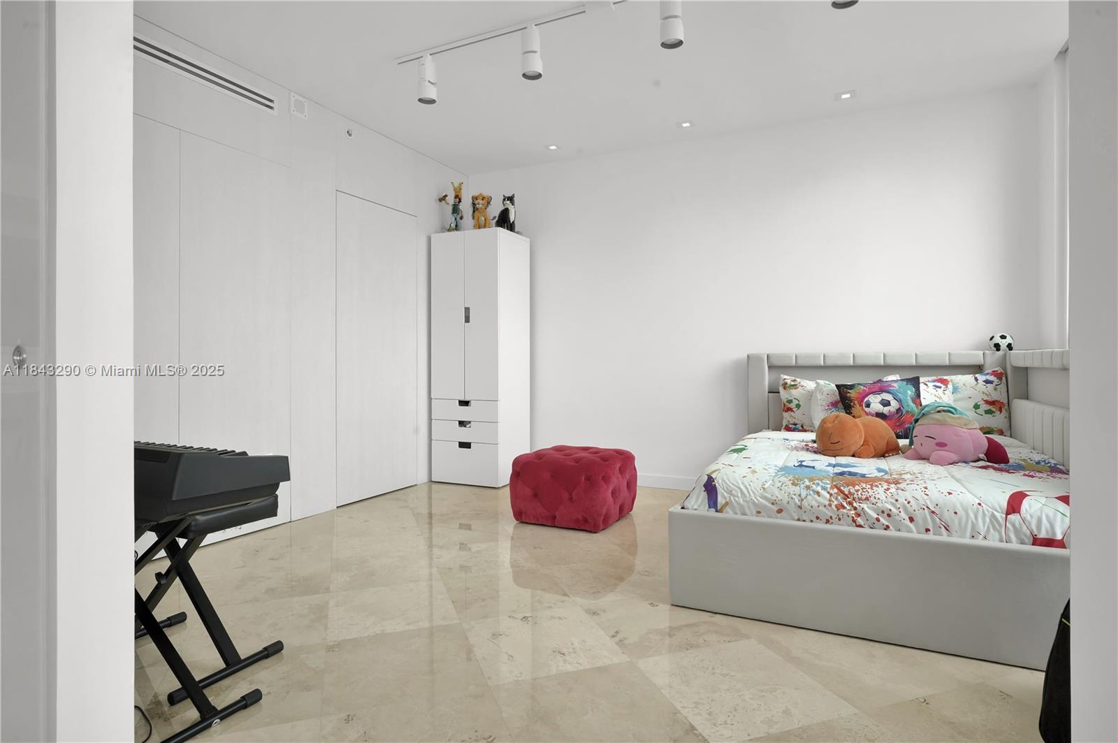 JADE RESIDENCES AT BRICKE - Residential