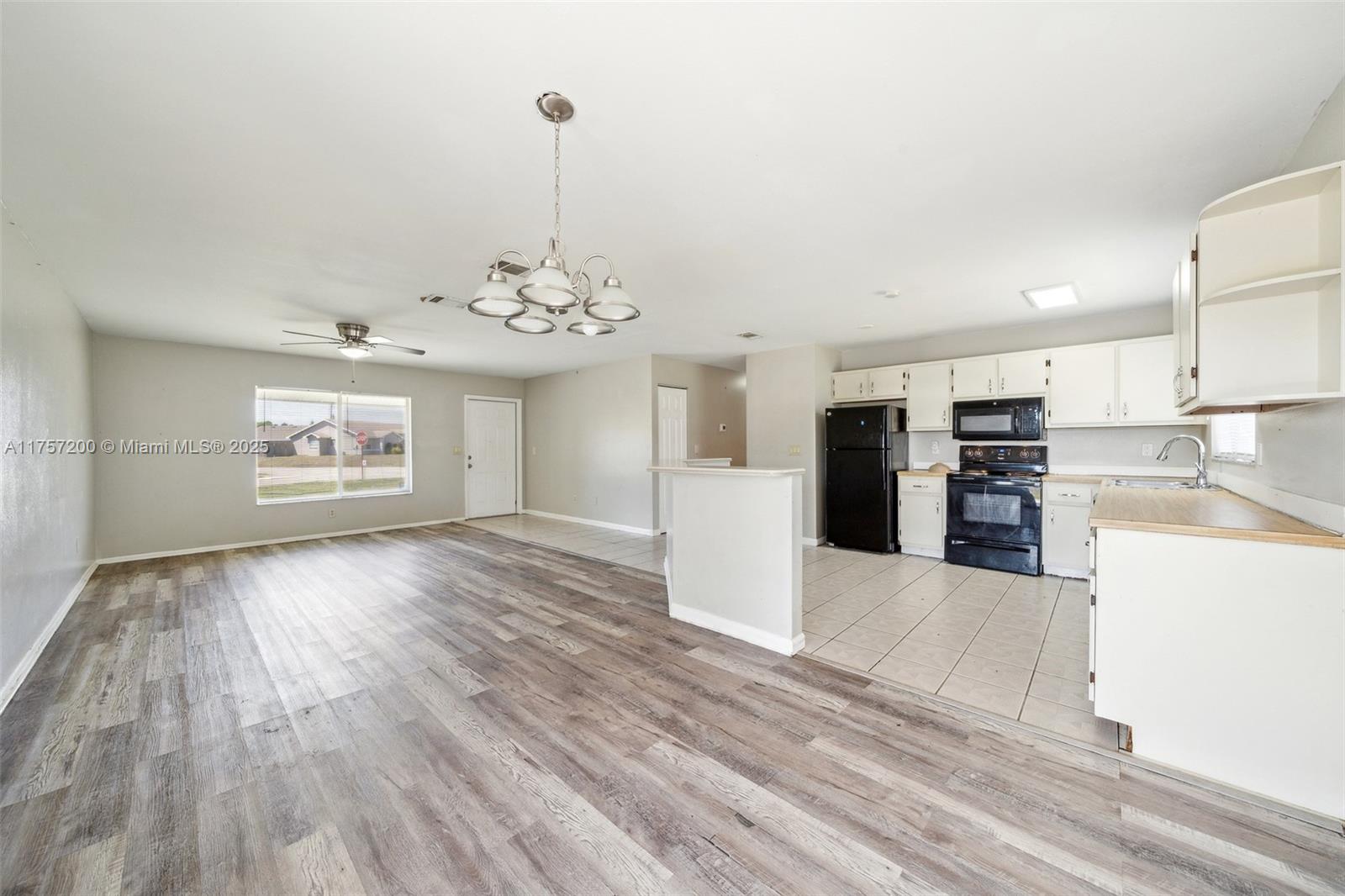 301 SE Whitmore Dr, Port St Lucie, FL, 34984/$282,000 1 301 SE Whitmore Dr