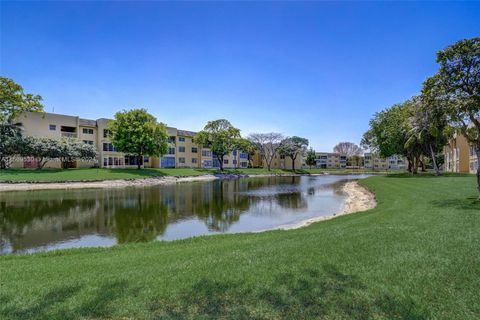 Condominium in Tamarac FL 6200 62nd St St 20.jpg