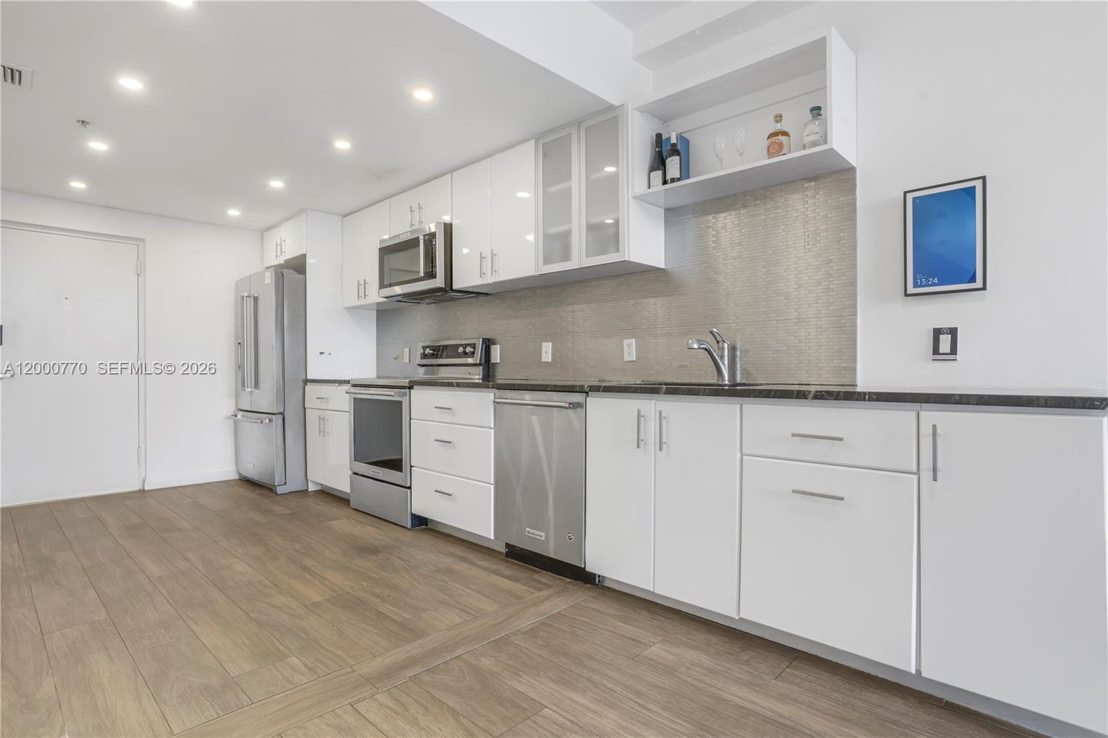 LOFTS AT MAYFAIR CONDO - Residential Lease