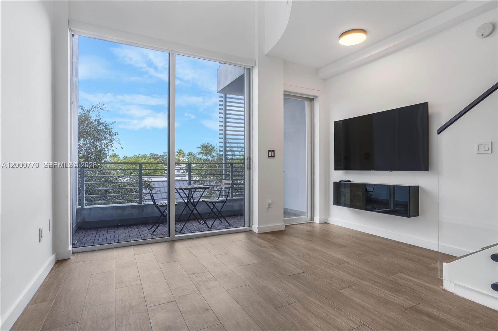 LOFTS AT MAYFAIR CONDO - Residential Lease