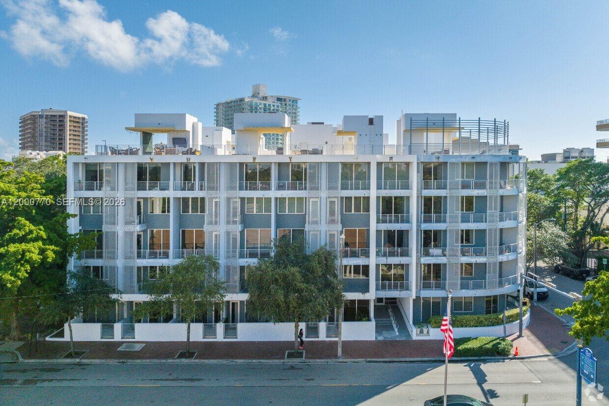 LOFTS AT MAYFAIR CONDO - Residential Lease