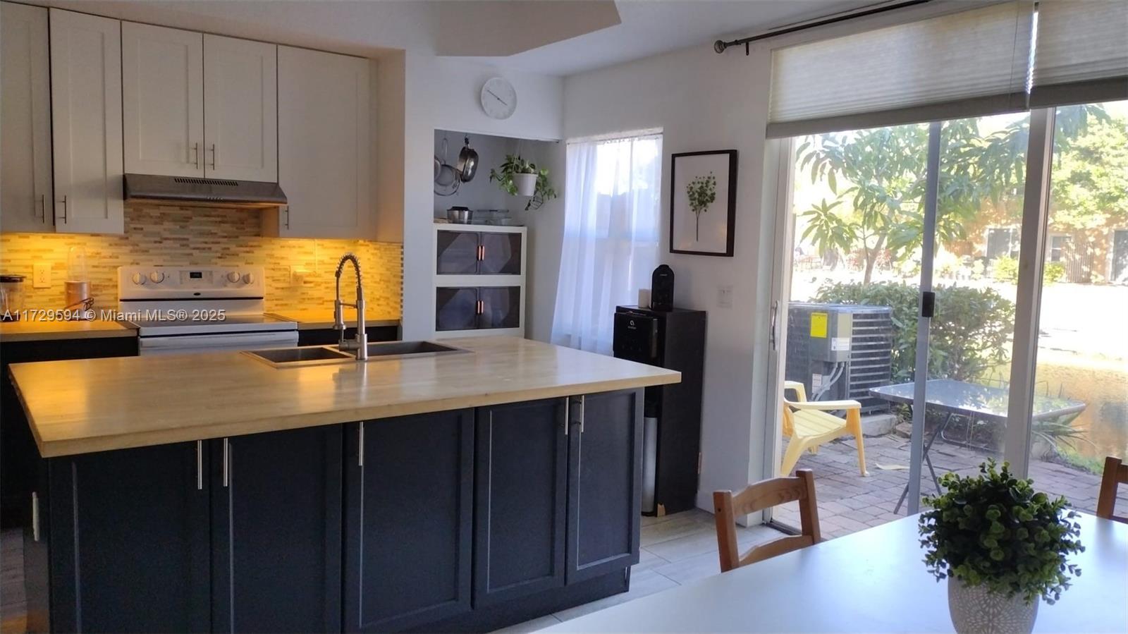 Property for Sale at 4938 Windward Way 1304, Dania Beach, Miami-Dade County, Florida - Bedrooms: 2 
Bathrooms: 3  - $385,499