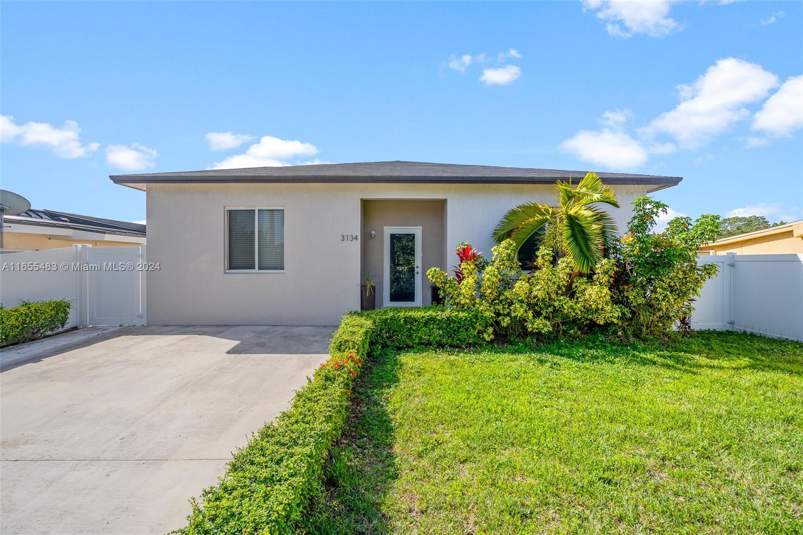 3134 Sw 64th Avenue Ave, Miami, Broward County, Florida - 4 Bedrooms  
3 Bathrooms - 